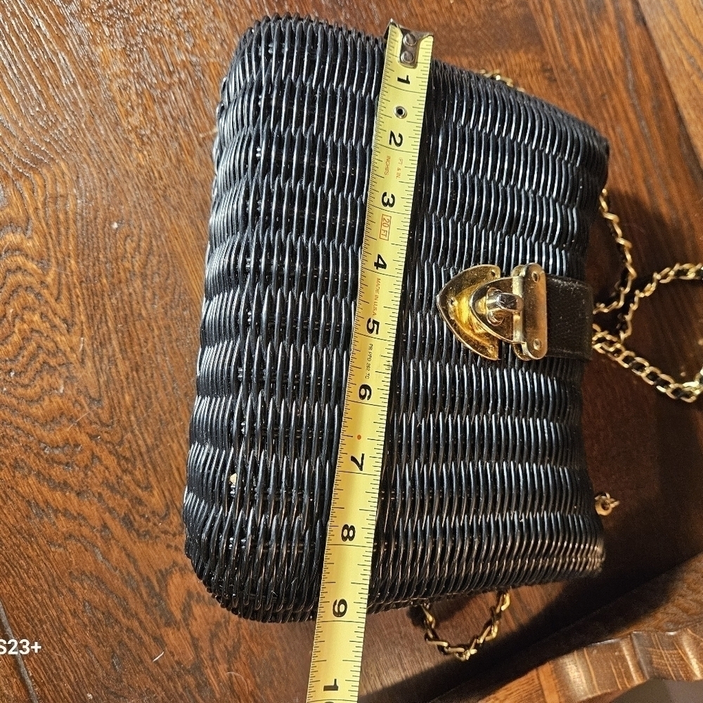 Vintage Black Basket weave shoulder bag. - Picture 6 of 15